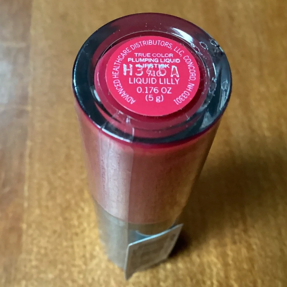 NUANCE SALMA HAYEK True Color PLUMPING LIQUID LIPSTICK #710 Liquid Lilly